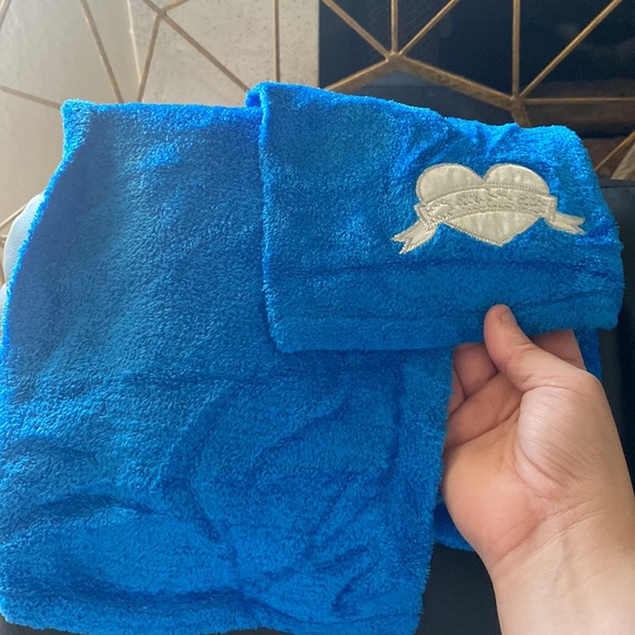 BEBE Blue Scarf One size extra soft - Picture 5 of 6